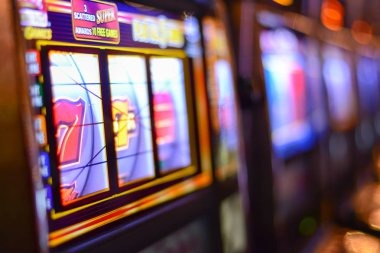 semutwin88 mobile app interface showing slot games and live casino options