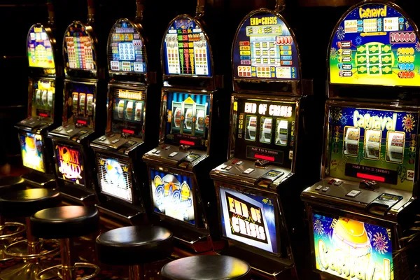 Lucky Neko slot game interface on semutwin88 platform